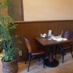 ルーエ ぶらじる - 2人がけのテーブル席