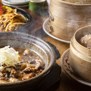 名物「蒸し焼売」は必食！ついついお酒が進む一品料理が勢揃い