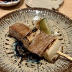 鮨 はしもと - ねぎまぐろ（鮪は背トロに近い筋がある部位、その筋に火が入ると溶けてしまうのです！）
      これは旨い！