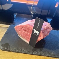 熟成和牛焼肉エイジング・ビーフ 神楽坂飯田橋店 - 塊！　炭火で焼いてきてくださいます♪