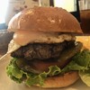 cafe.burger.bar wagyuboy nakamura - 料理写真:WAGYUバーガーに目玉焼きとピクルスをトッピング