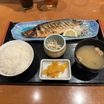 海鮮茶屋 一鮮 - 【2025.7.25(金)】本日の焼魚定食（サバの一夜干し＋ご飯＋味噌汁＋漬物＋惣菜）990円