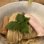 人力俥 - キレイにたたまれた中太麺がもちもち！2種類の豚チャーシューが旨い！