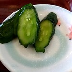 そば処 久楽 - 香の物は「きゅうり漬け」♬