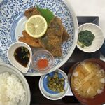 三喜食堂 - カレイの唐揚げ定食880円-半ライス100円+大根おろし150円