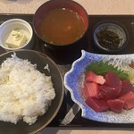 まぐろの鉄人 - まぐろブツ盛り定食 1000円