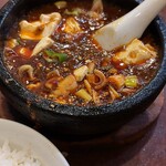 味覚 - 味覚石焼麻婆豆腐（中辛）1000円。ライスとスープつき。