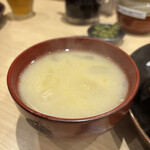 とんかつ檍 - 具沢山だが白味噌に消える