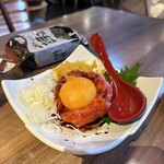 酒と板そば ともしび - ネギトロユッケ