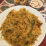 インド・ネパールレストラン プルナディープ - 中に大きな一枚肉が隠れています。