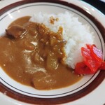 中華キッチン華亭 - 半カレー近影。安定安心の、ザ・町中華カレー笑。お子さんも食べられるまったり優しいカレー
