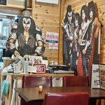 洋食 キムラ - kissのお出迎え　ただし店内音楽はビートルズ