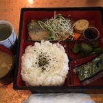 Kafe and oresutoran danwashitsu nitokyo - 鯖味噌煮モーニング弁当☀︎
                        昨日がっつり食べたのにまた朝からがっつり！
                        朝からこれだけのボリュームがでてきて幸せ♡
                        鯖は柔らかくふかふかで朝にぴったり！
                        夕食で食べる以上の大きさo(>◡<)o
                        黒豆つきー( ๑╹◟ ॢ ˂̶͈๑ )♡