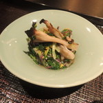 くろぎ - きのこと菊と三つ葉のおひたし2014.9