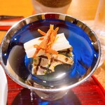 おかもと - 炭で炙った鮑に芋茎　