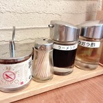 中華そば ひらこ屋 - 調味料たち