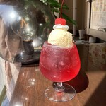 タパシエスタ - ザクロ酢クリームソーダ
