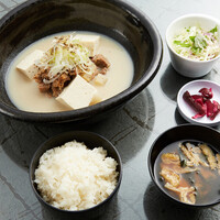 牛すじの大根煮　白湯仕立て