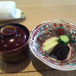 料理屋 植むら - 赤だしと香の物。