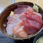 魚や 翻車魚丸 - この大ぶりの切り身