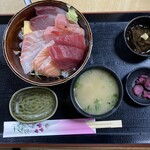 魚や 翻車魚丸 - 日替り海鮮丼