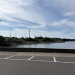 元祖しじみラーメン 和歌山 - 十三湖に面した駐車場