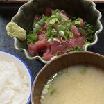 魚や 翻車魚丸 - 三崎マグロの中おち丼