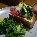 Toaster Bread Cafe&Champagne Bar - ブラータチーズに生ハム