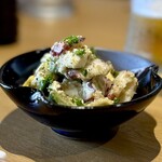 ニシガハチ - 蛸とモッツァレラチーズ 〜アンチョビオイル仕立て（¥990税込）
                                お店のダントツ一番人気だというコレ♪
                                タコとモッツァレラをパセリとアンチョビで和えた逸品！ヾ('ﾛ'*)ﾉ"ｩﾝﾏｯ!