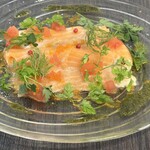 サーモンとハーブのカルパッチョ