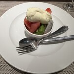 キャトルラパン - デザートもフルーツとバニラアイスがたっぷり(*^ω^*)