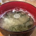停車場 - ワカメと大根のお味噌汁。出汁ばっちり。美味しい熱々のヤツ。大好き。