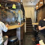 炭火焼き大衆酒場cacco - １階はちょっと狭い！２階もあるのかな？ｗ