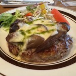 停車場 - ほらほら、美味しそうでしょ♪あなたもハンバーグが食べたくなる〜。