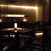 カレス - 暗い時間の店内