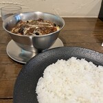 一文字カリー店 - ✅ナスキーマカレー(ご飯200g・3辛)¥1.550
      　※辛さは1〜5(激辛)セレクト可能
      　※ご飯300g¥100、400g¥150、600g¥250
      　※各種トッピング¥150〜