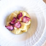 リストランテ ボルゴ・コニシ - 予想を超える相性です、じゃがいものニョッキ　ラベンダーの香り