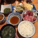 源八 - 全体像。こちらご飯少なめ。これで税込1,500円なり。