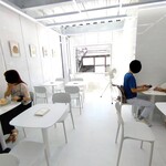 White Magic - 店内テーブル席の様子～!!( ^o^)ﾉ