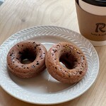 グルテンフリー米粉焼き菓子とコーヒーのお店 R.smile - カカオ焼きドーナツ