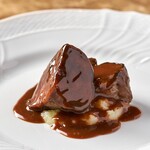 リストランテ ボルゴ・コニシ - 王道と洗練の極み、宇陀産黒毛和牛の赤ワイン煮込み