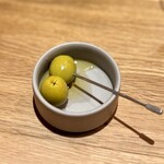 tens. - いっつも思っていますが、このオリーブがべらぼうに美味しい！
      今回はお代わりもいただきました(^^)