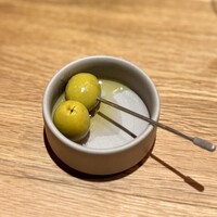 tens. - いっつも思っていますが、このオリーブがべらぼうに美味しい！
                    今回はお代わりもいただきました(^^)