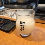 焼肉やっちゃん - 付けダレは3種ありました　レモン、お醤油ベース？、特製のタレ　ちょっと微炭酸風マッコリ♡飲みかけで申し訳ありません