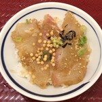 築地食堂 源ちゃん - 半分は茶漬け用に取り分けます。