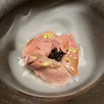 焼鳥 燃暖 - 瞬間燻製低温調理レバー　金粉とキャビア添え