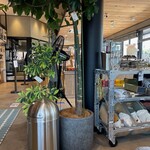 R Baker - 店内の小物売り場