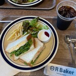 R Baker - 料理写真:パン屋さんのサンドイッチ