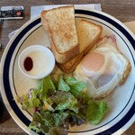 R Baker - 厚切りトーストとベーコンエッグ