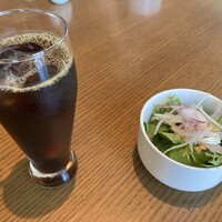 ジンジャーズビーチ サンシャイン - セットのサラダとドリンク ジンジャーズビーチ サンシャイン - セットのサラダとドリンク